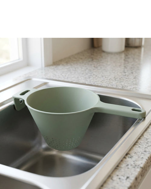 Zocns Handled Produce Rinse Funnel Colander 18 cm Sage - Lifestyle view